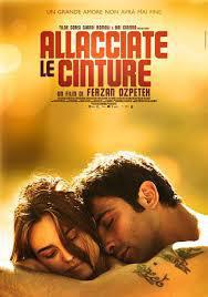 Plakát k filmu Allacciate le cinture (2014).