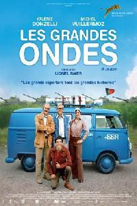 Poster for Les grandes ondes (à l'ouest) (2013).