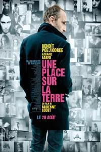 Poster for Une place sur la Terre (2013).