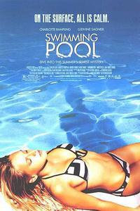 Plakát k filmu Swimming Pool (2003).