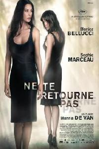 Обложка за Ne te retourne pas (2009).