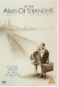 Poster for Into the Arms of Strangers: Stories of the Kindertransport (2000).