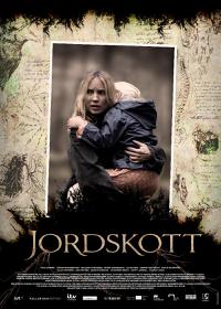 Poster for Jordskott (2015).