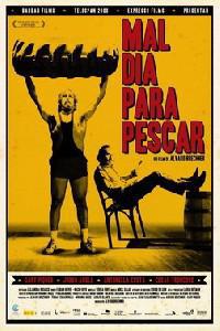 Poster for Mal día para pescar (2009).