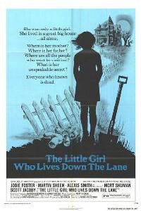 Cartaz para The Little Girl Who Lives Down the Lane (1976).