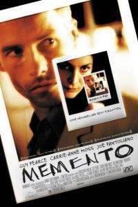 Plakat filma Memento (2000).