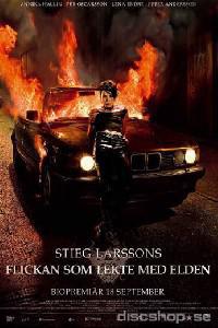 Cartaz para Flickan som lekte med elden (2009).