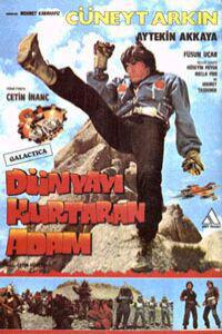 Cartaz para Dünyayi kurtaran adam (1982).